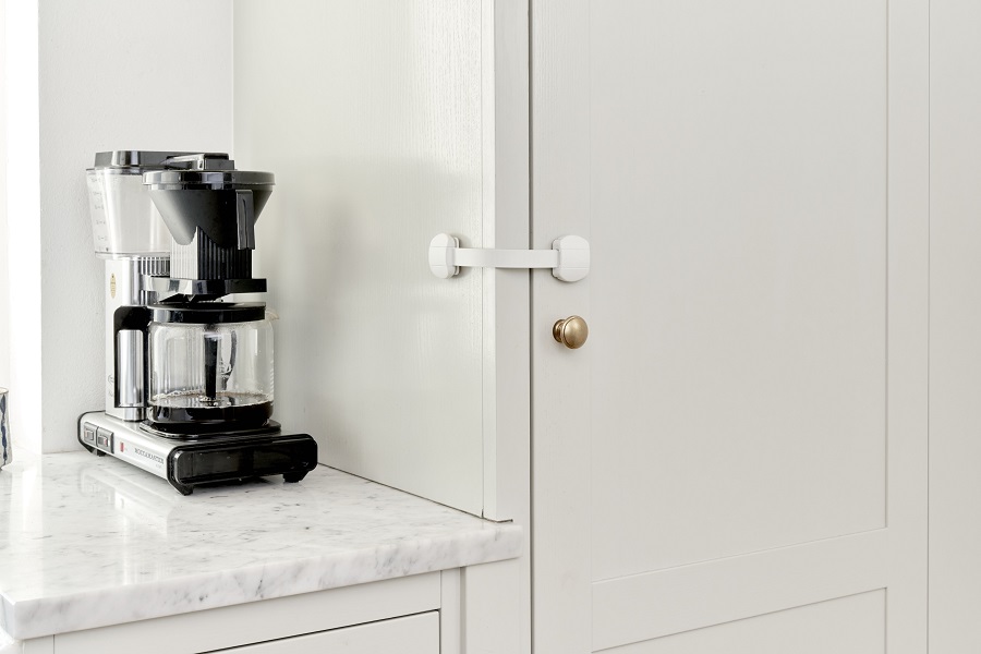 Baby Dan BabyDan univerzální bezpečnost.uzávěr Multi Purpose Lock BIO, bílý, 2ks" "Barva:bílé|Druh zábrany:bezpečnostní prvky|Eko:ano|Materiál:plast|Určení zábrany:bytové|