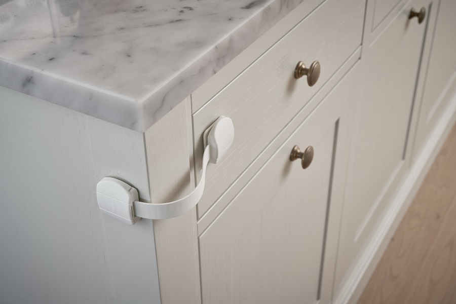 Baby Dan BabyDan univerzální bezpečnost.uzávěr Multi Purpose Lock BIO, bílý, 2ks" "Barva:bílé|Druh zábrany:bezpečnostní prvky|Eko:ano|Materiál:plast|Určení zábrany:bytové|