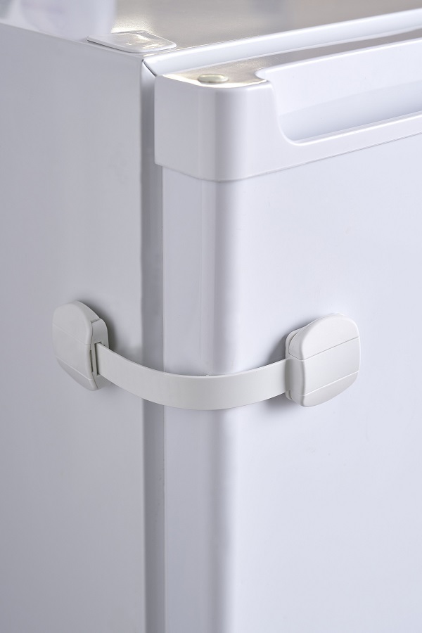 Baby Dan BabyDan univerzální bezpečnost.uzávěr Multi Purpose Lock BIO, bílý, 2ks" "Barva:bílé|Druh zábrany:bezpečnostní prvky|Eko:ano|Materiál:plast|Určení zábrany:bytové|