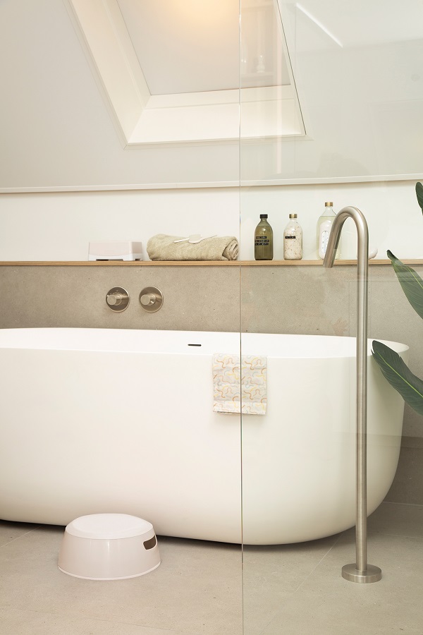 LUMA Stupátko LUMA Pure Oat" "Barva:bílé|Druh:stupátko|Kategorie:Stoličky|Materiál:plastové|Výrobce:Luma|Značka:LUMA|