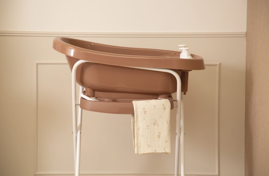 Bebe-Jou Termovanička Bébé-jou Click Mocha Mousse" "Barva:hnědé|Délka:86|Druh:vaničky|Protiskluzová úprava:ano|Šířka:44|Určen pro:do 4 let|Výška:32|Vzor:Mocha Mousse|Značka:Bébé-jou|