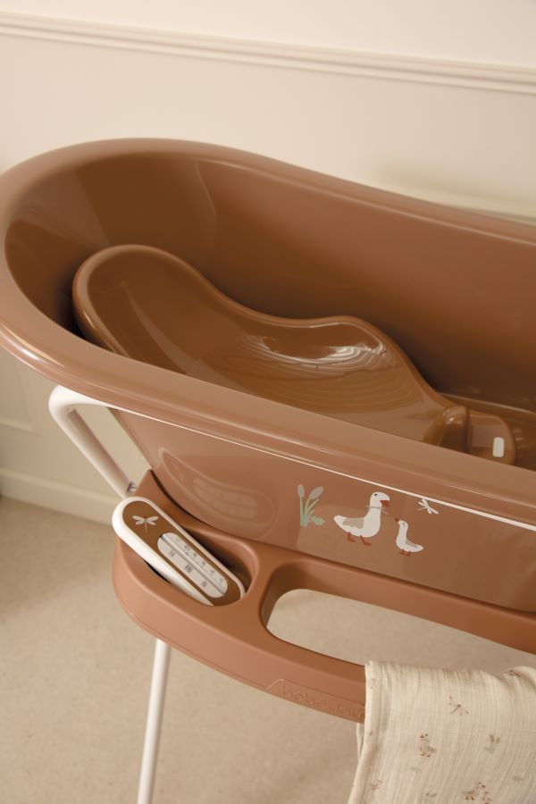Bebe-Jou Lehátko do vaničky Bébé-Jou Mocha Mousse" "Barva:hnědé|Typ:koupací lehátko|Vzor:Mocha Mousse|Značka:Bébé-jou|