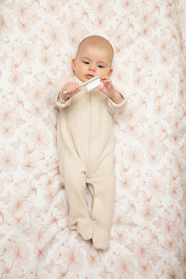 Bebe-Jou Hřeben a kartáč Bébé-Jou Pale Pink" "Barva:růžové|Typ:hřebeny a kartáče|Výrobce:Bébé-jou|Vzor:Sweet Butterfly|