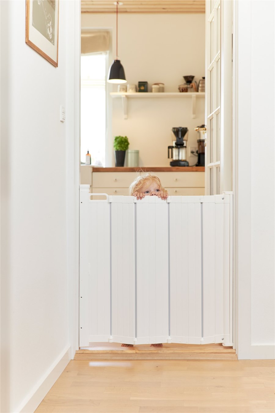 Baby Dan Zábrana Babydan Guard Me lamelová 55-89cm samoskládací" "Barva:bílé|Druh zábrany:zábrana na schody|Materiál:kovové/plastové|Určení zábrany:bytové|