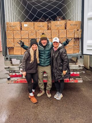 😎🤟 YES, Bushwakka je naskladněná 💪 Sezóna startuje 🚍🏔️ A co ty? Jsi ready taky? 😉 Nebo ještě čekáš na tu svoji?...