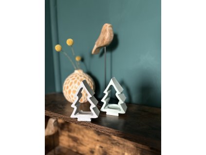 Betonový vánoční stromek – svícen