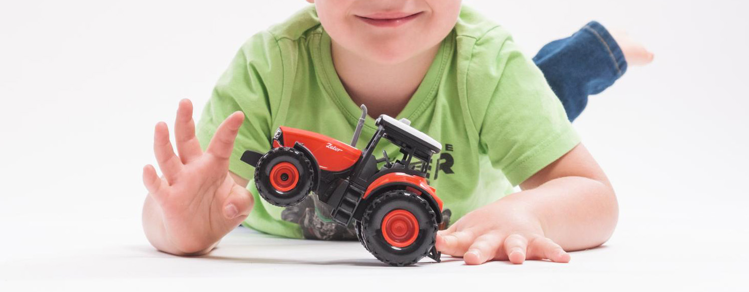 hracka-traktor-zetor-na-zotrvacnik-4