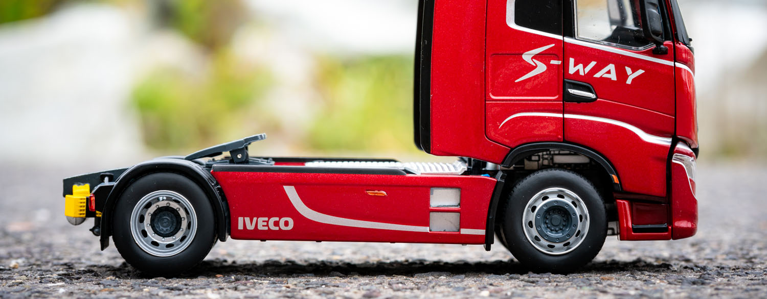 kamion-iveco-s-way-cerveny-s-way-design-8