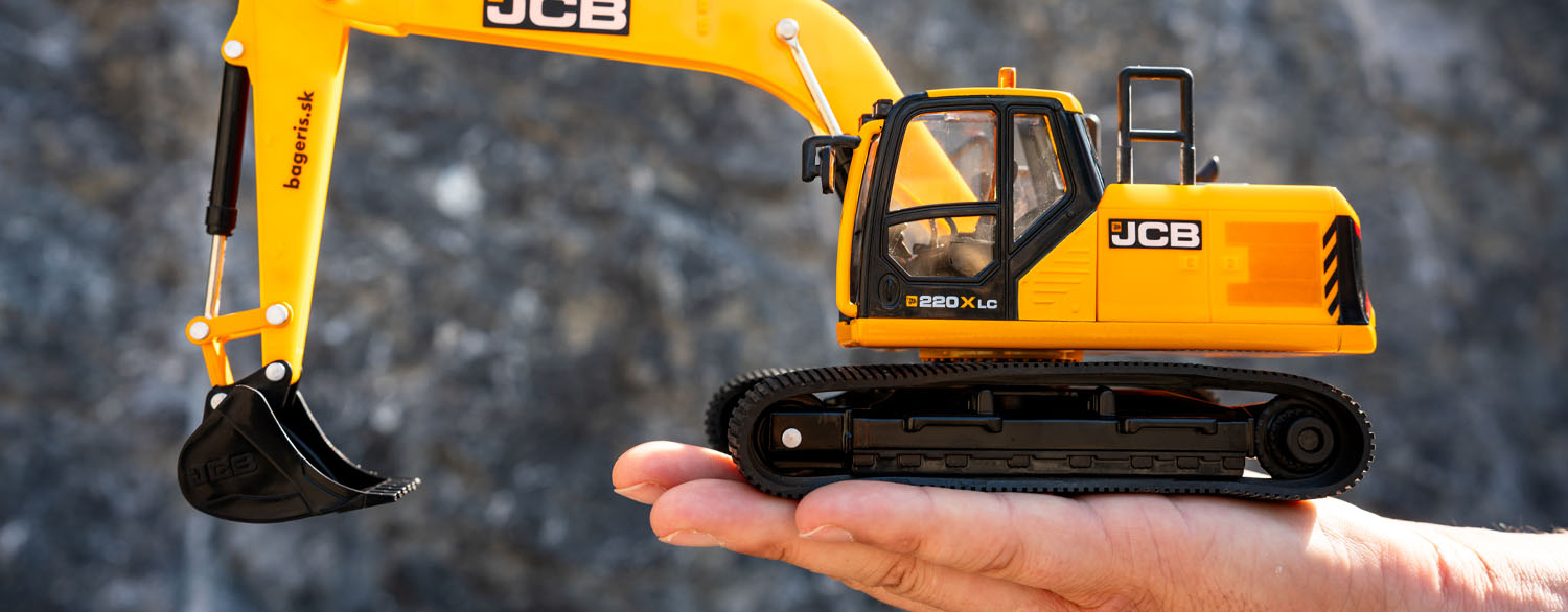 model-jcb-220x-pasovy-bager-5