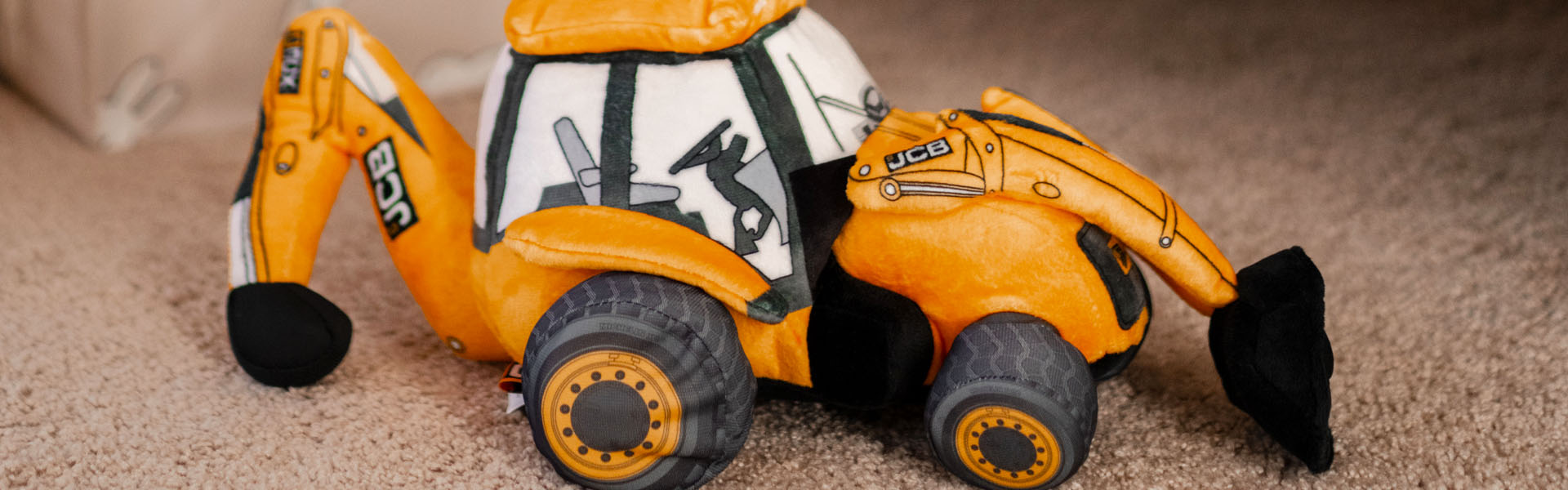 plysova-hracka--traktor-bager-jcb-5