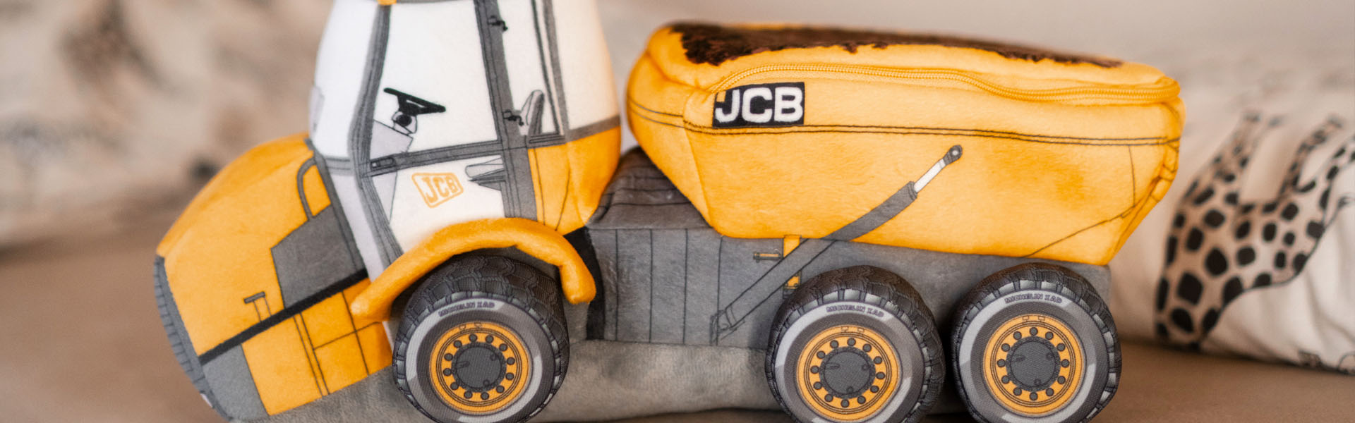 plysova-hracka-dumper-jcb-1