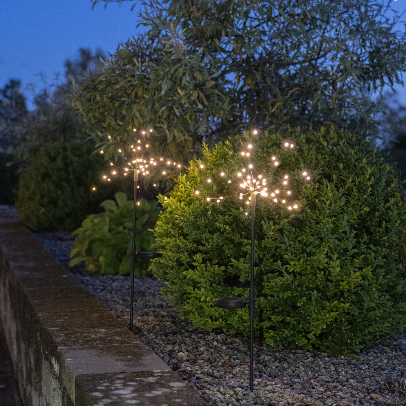 Levně Solární světelná dekorace výška 60 cm Star Trading Firework - černá