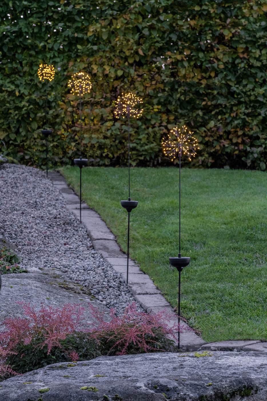 Solární světelná dekorace výška 85 cm Star Trading Firework Solar - černá