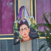 Skládací nákupní taška LOQI FRIDA KAHLO Self Portrait With Hummingbird #2