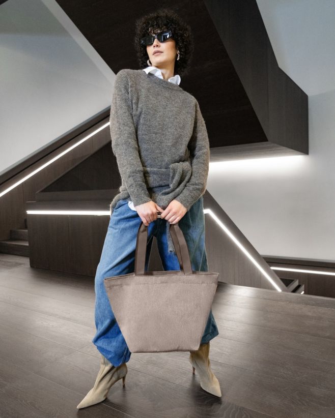 👜 Stylová, praktická a vždy po ruce. Nákupní taška Shopper M od značky Reisenthel v designu Herringbone mokka je ideální...