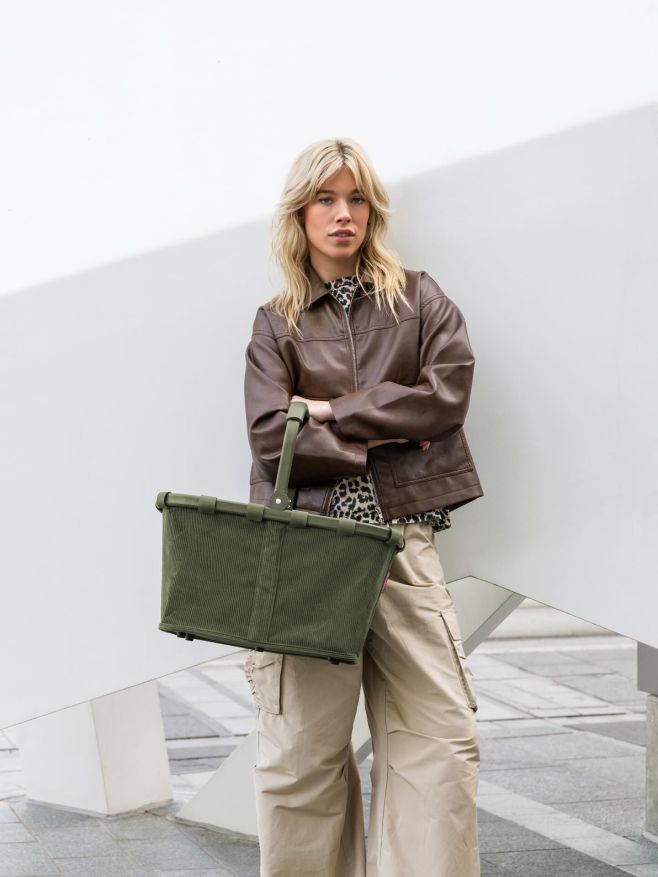 ✨ Novinka je tady! ✨ Nová kolekce Cord Matcha od Reisenthel je konečně skladem 💚 Stylový manšestr v trendy odstínu matcha...