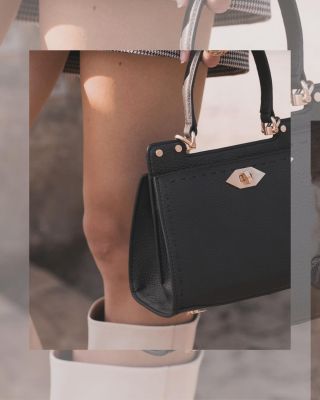 Elegantní kabelka z pravé kůže od Pourshet Paris — nadčasový detail, který pozvedne každý outfit. #kabelka...