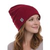 dámská čepice s ohrnutým lemem, bordó, modelka