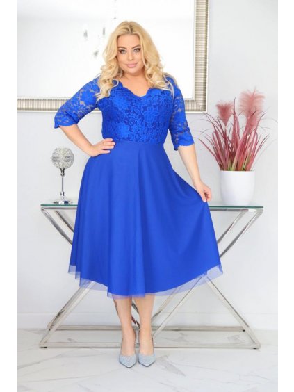 NA SKLADE Midi spoločenské čipkované šaty s rozšírenou sukňou aj pre moletky Arieta kráľovské modré