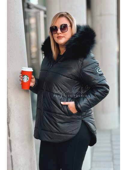 Krátka prešívaná zimná bunda s kapucňou pre moletky Klaudia čierna