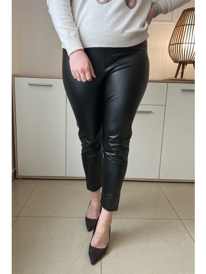 Jednoduché legínové nohavice s koženkovým efektom pre moletky Vivien čierne