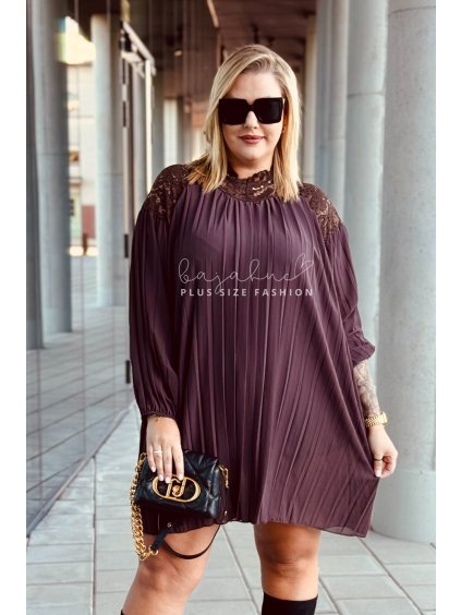 Dámske plisované plus size šaty s čipkou Areza hnedé