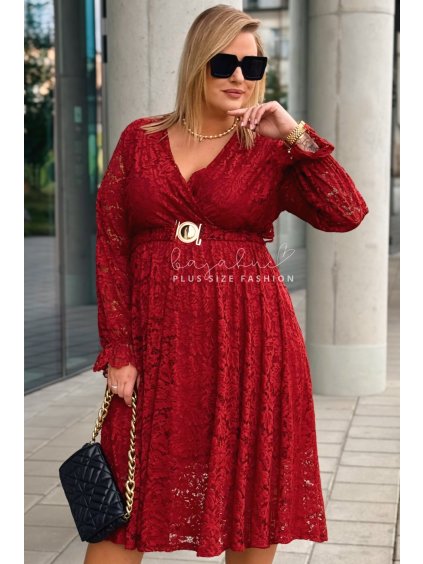 Dámske čipkované midi šaty s opaskom pre moletky Torina bordové