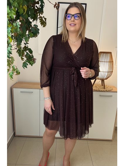 Krátke dámske tylové šaty s trblietkami pre moletky Lesana hnedé