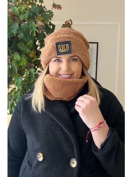 Hrejivý dámsky komplet čiapka a tunel pre moletky karamelový