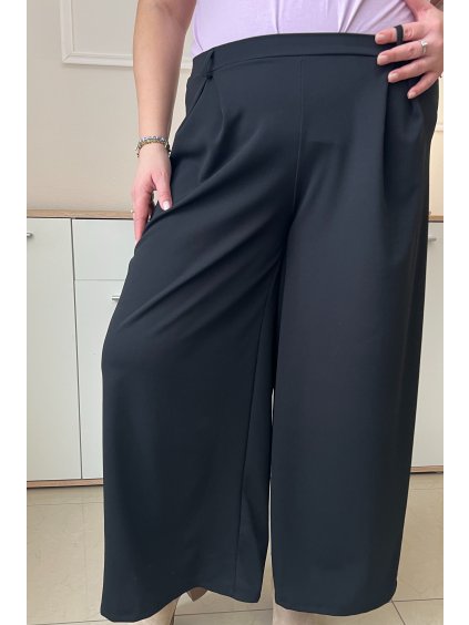 Elegantné dámske nohavice rozšíreného strihu pre moletky Mayla čierne