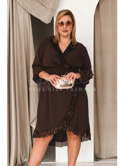 Dámske asymetrické šaty s flitrovanými volánikmi pre moletky Celestia hnedé