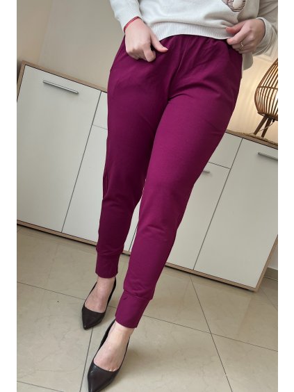 Dámske pohodlné bavlnené plus size tepláky Dariana bordové