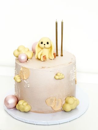 Do tohohle dortíku jsem se zamilovala 🥹🤍 Myslela jsem, že medvídky nic nepřekoná, nooo mýlila jsem se!🩷 Sladký růžový...