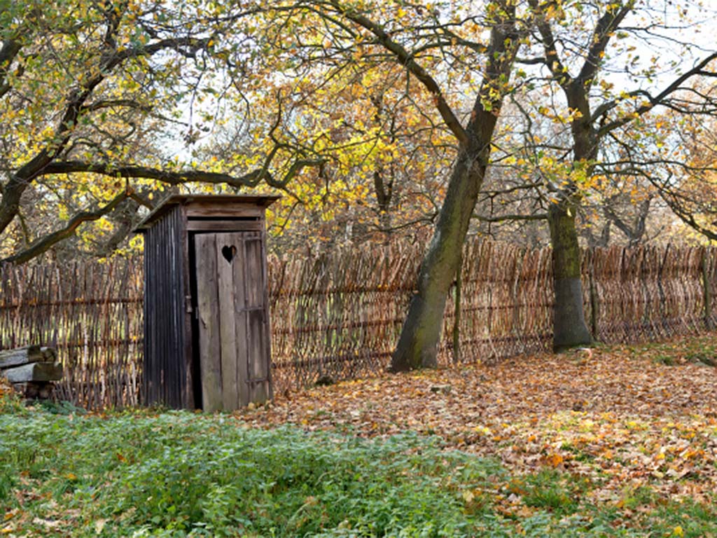 Co nasypat do suchého záchodu?