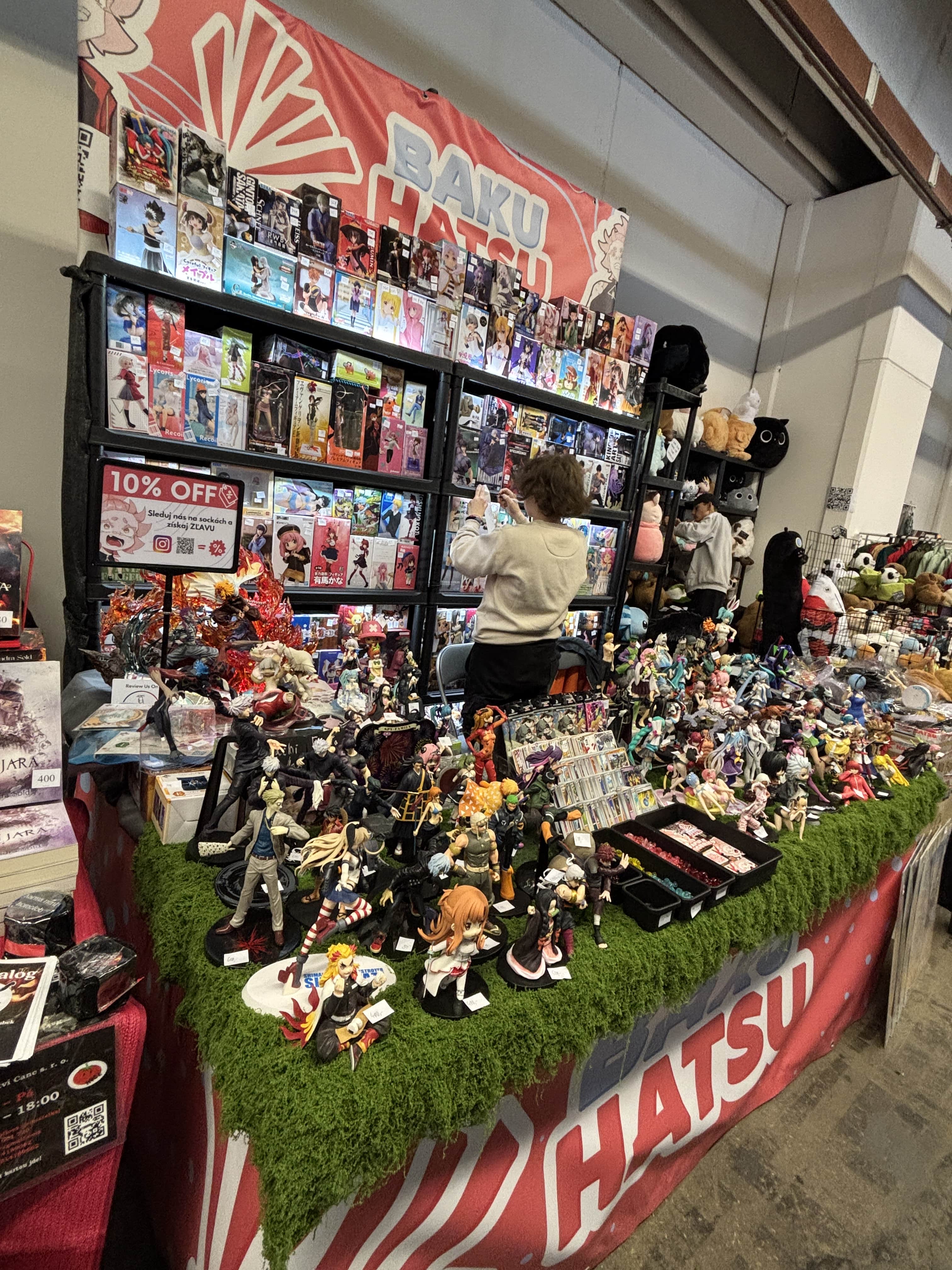 Bakuhatsu booth figure display