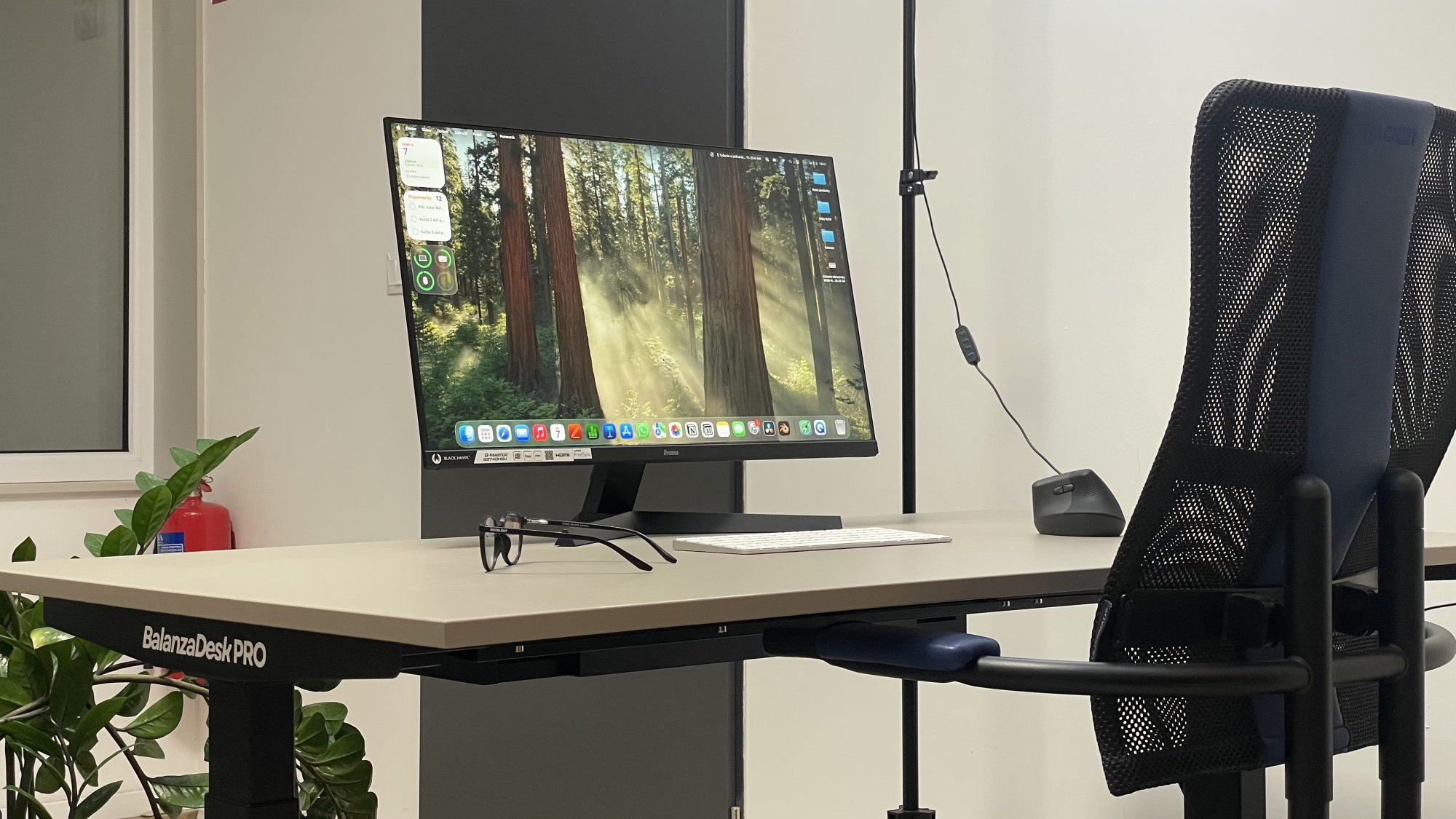 Státie vs. sedenie: čo je zdravšie pri práci?