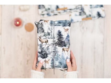 Bila s modrymi sobiky darek