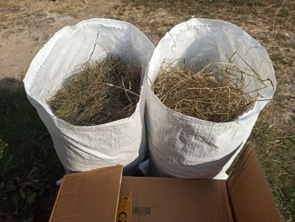 Seno v PP pytli 2 x 1,5 kg, obě seče