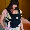 ERGOBABY Omni Dream - Onyx black+zavinovačka Swaddler zdarma