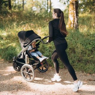 Každý kilometer môže byť o niečo ľahší 😍 Objavte kočík TFK – ideálneho spoločníka pre aktívnych rodičov. • Ľahký a obratný...