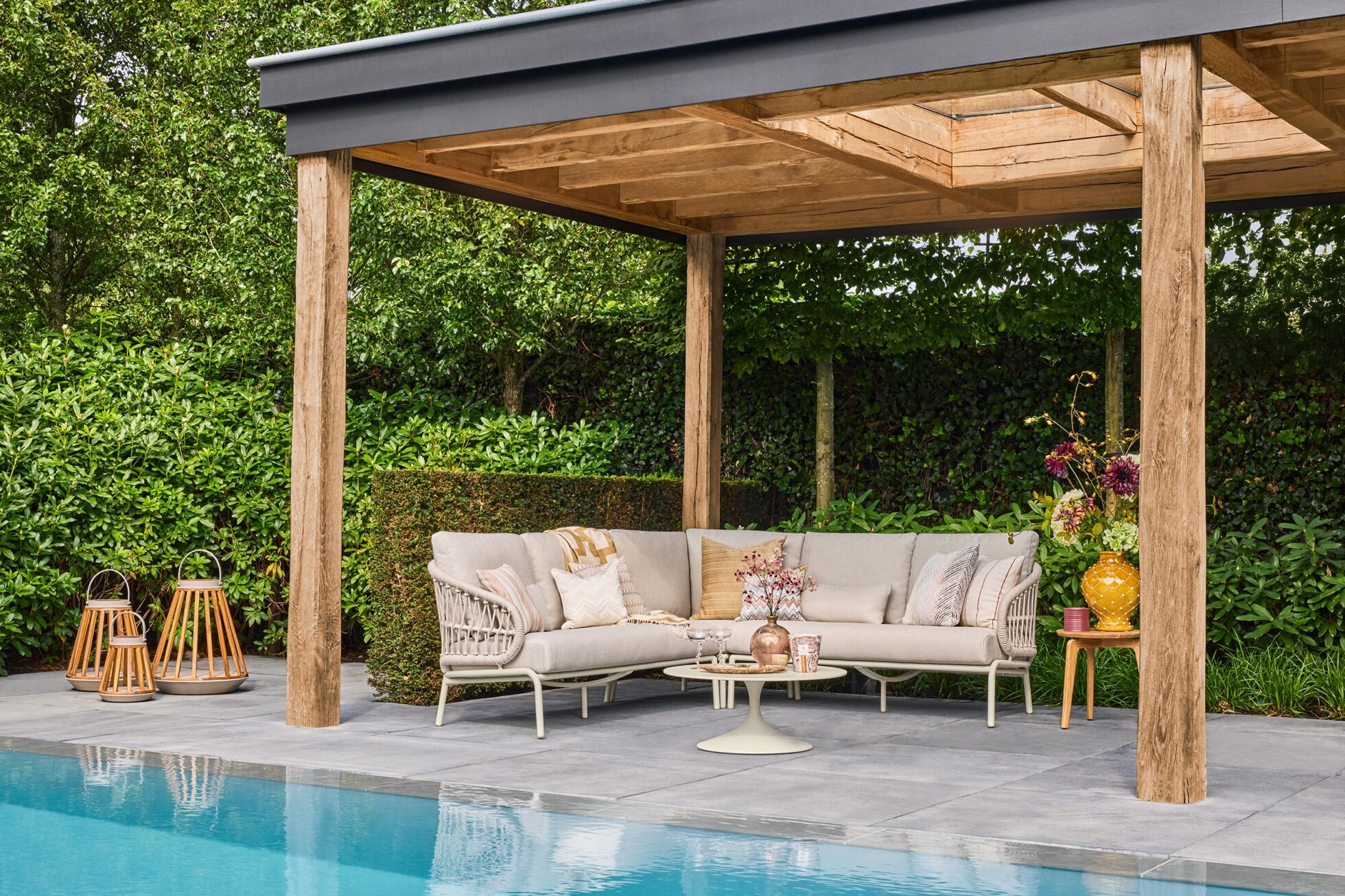 “Oáza pohodlia a štýlu: Hliníkový záhradný nábytok, ktorý vydrží roky”