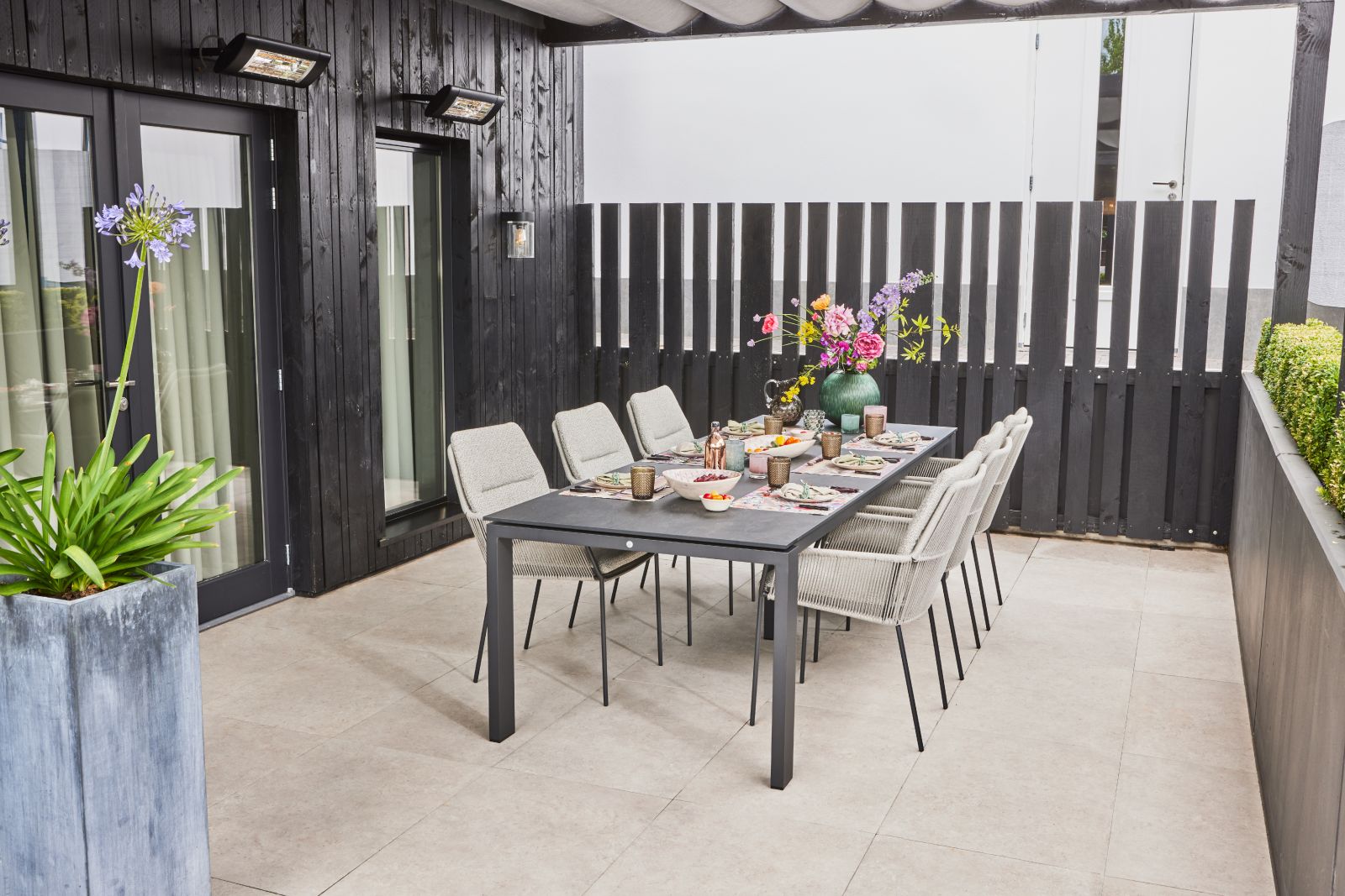 Pozdvihnite svoj vonkajší obytný priestor špičkovým moderným vonkajším nábytkom