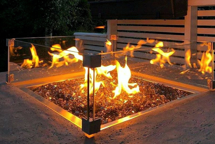 Vyčarujte si teplo a atmosféru na vašej terase pomocou plynového krbu v stole