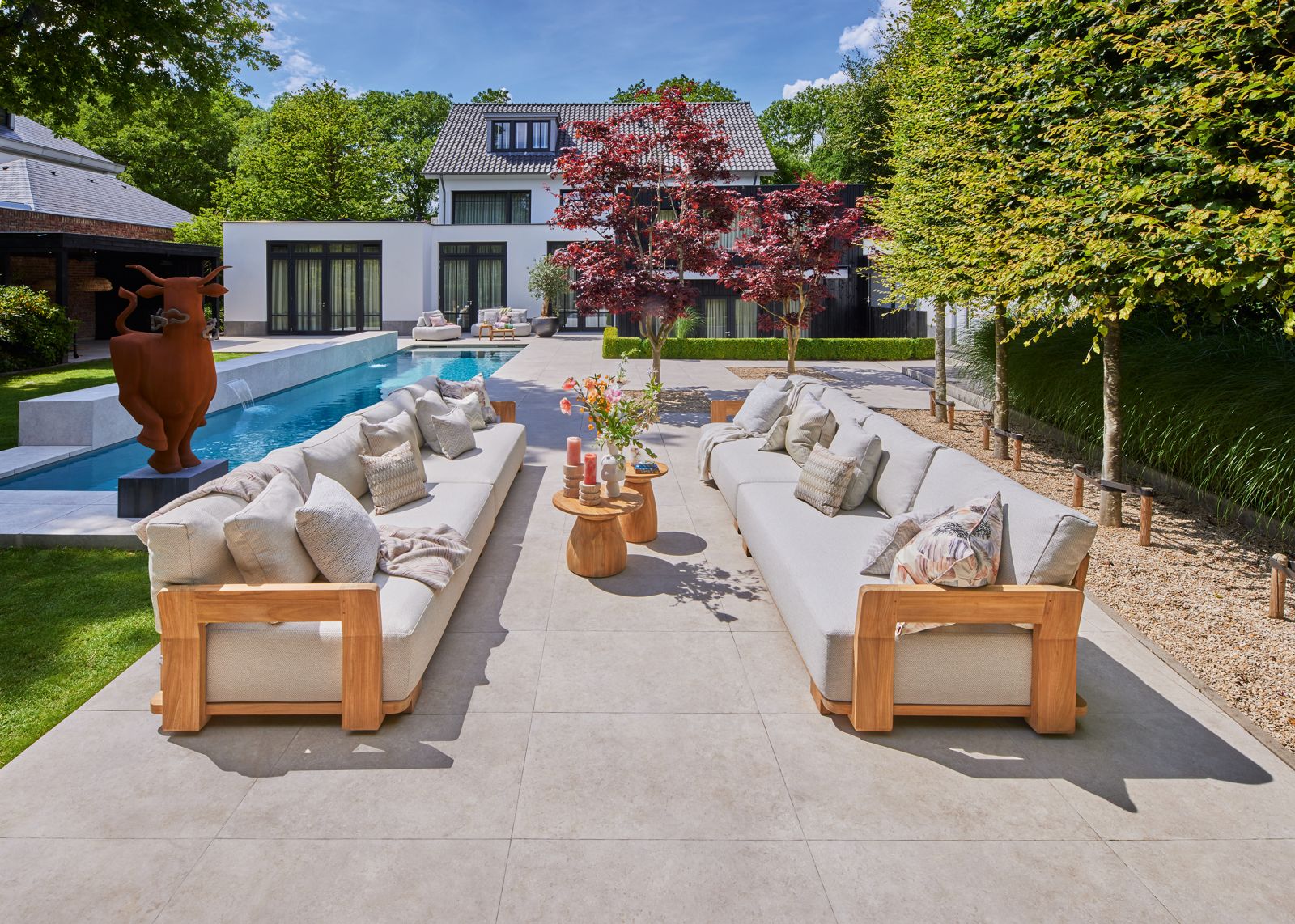 Prečo sa teak používa na záhradný nábytok?