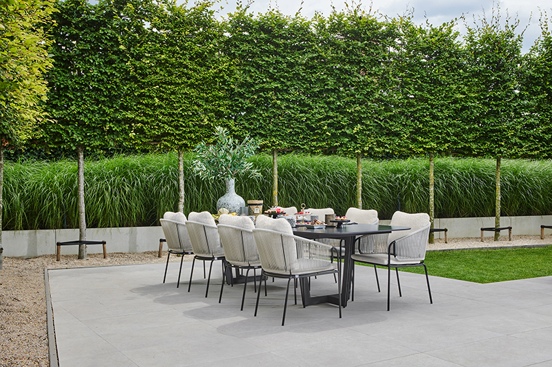 Diningtable_SUNS_Palermo_Neolithblack_Revello_naturalgravel_mood_800