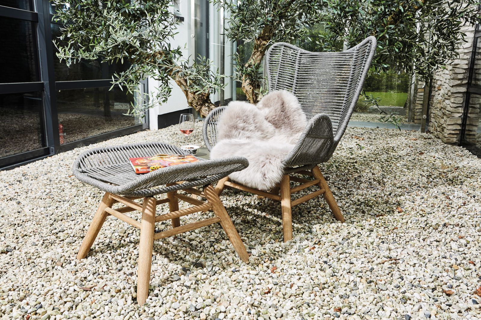 SUNS-Grey-Kreta-Chair-Mood-01