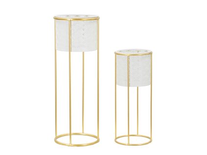 Elegantné biele stojany na rastliny