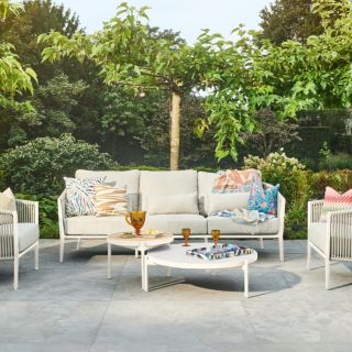 Hľadáte dokonalú rovnováhu medzi dizajnom a pohodlím pre vašu terasu? ✨Sofa set SUNS Avero prináša relax v jeho...