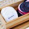 Bamboolik - Pratelné odličovací tamponky z biobavlny se stužkou a látkové vložky Bamboolik