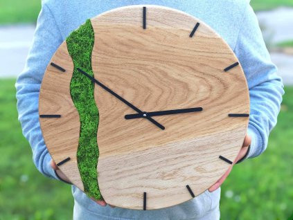 dřevěné hodiny s mechem